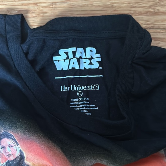 Like new Her Universe Book of Boba Fett Cropped Tee Size L - Picture 2 of 3